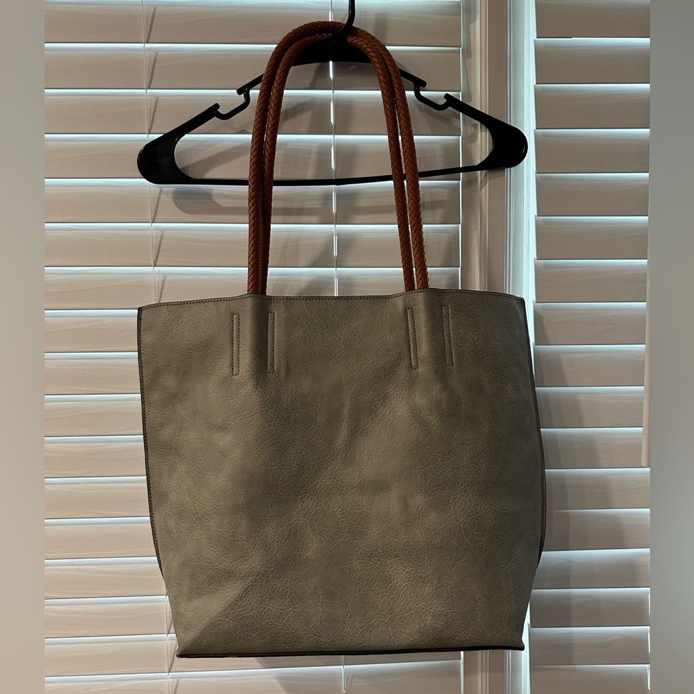 Elegant Gray Tote Bag with Tan Handles! Chef’s Kiss! 🥳 Best Offer Accepted!
